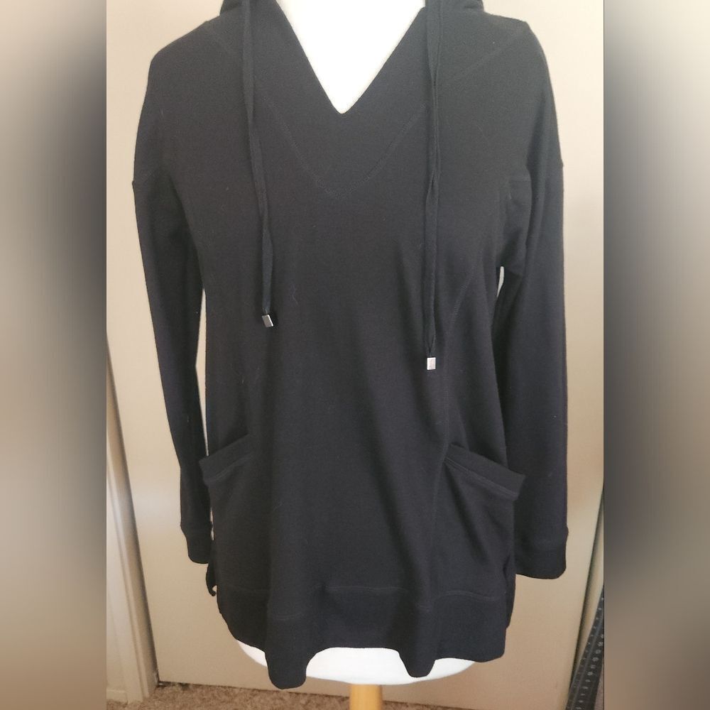 T34 Keren Hart black v neck long sleeved hoodie with slouch pockets Size Large